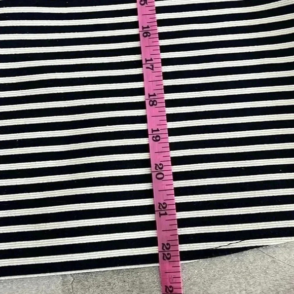 ❤️2/$30❤️[S]Banana Republic Black/White Striped  Tank Top - Picture 9 of 9